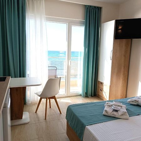 Navarino Luxe Suites Peraía Exterior foto